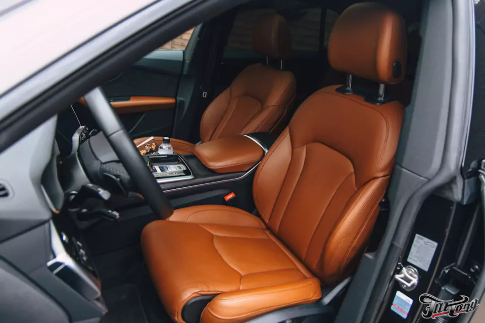 Оклеили Audi Q8 серым матовым полиуретаном, установили усиленные тормозные диски и колодки, окрасили суппорта, сделали антихром, произвели комплекс детейлинг-услуг